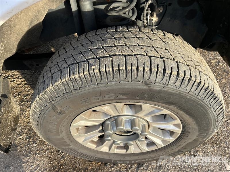 Ford F-350 XLT 4x4 Crew Cab Pickup أخرى
