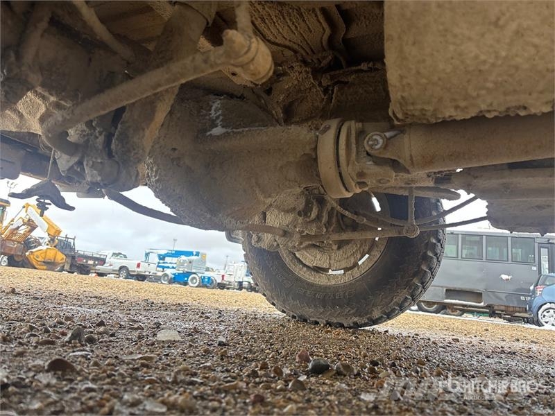 Ford F-350 XLT 4x4 Crew Cab Pickup (Inoperable) Muu