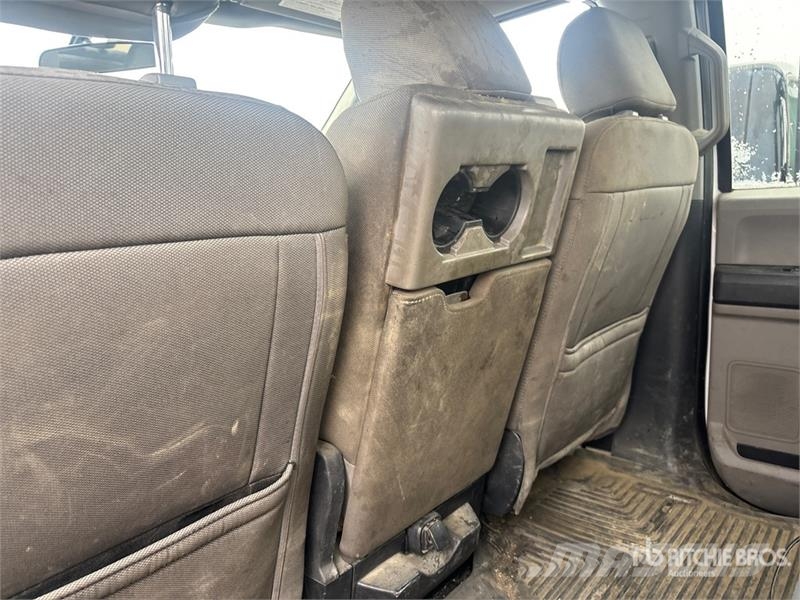 Ford F-350 XLT 4x4 Crew Cab Pickup (Inoperable) Muu