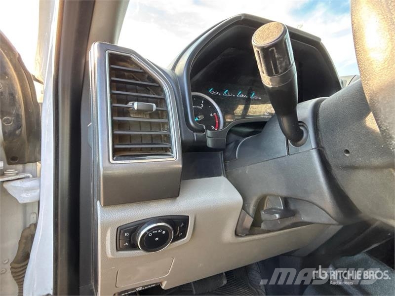 Ford F-350 XLT 4x4 Crew Cab Pickup Ostalo