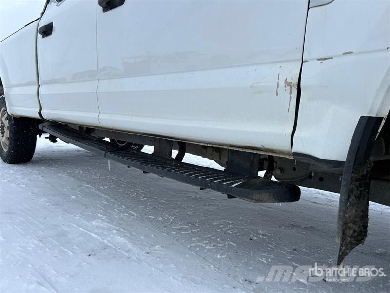 Ford F-350 XLT 4x4 Crew Cab Pickup Ostalo