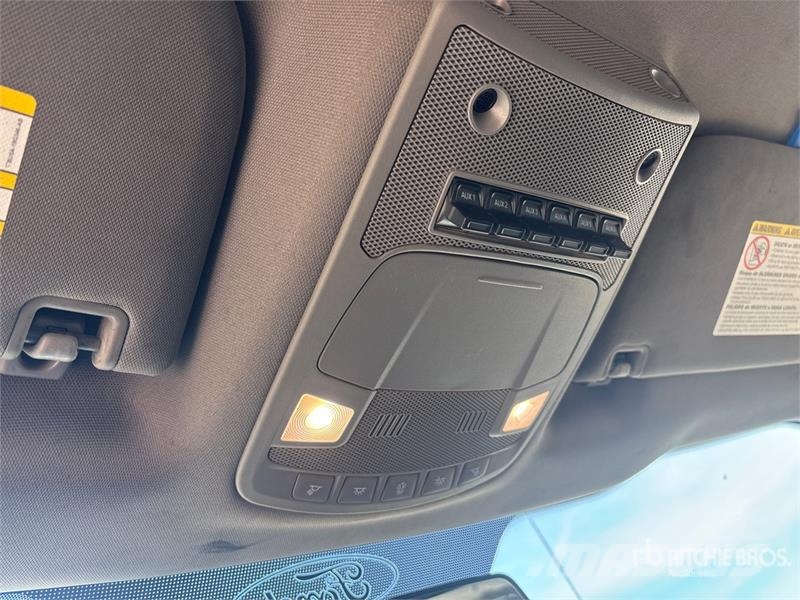 Ford F-350 XLT 4x4 Crew Cab Pickup Anders