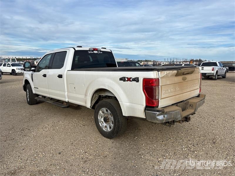 Ford F-350 XLT 4x4 Crew Cab Pickup (Inoperable) Övriga bilar