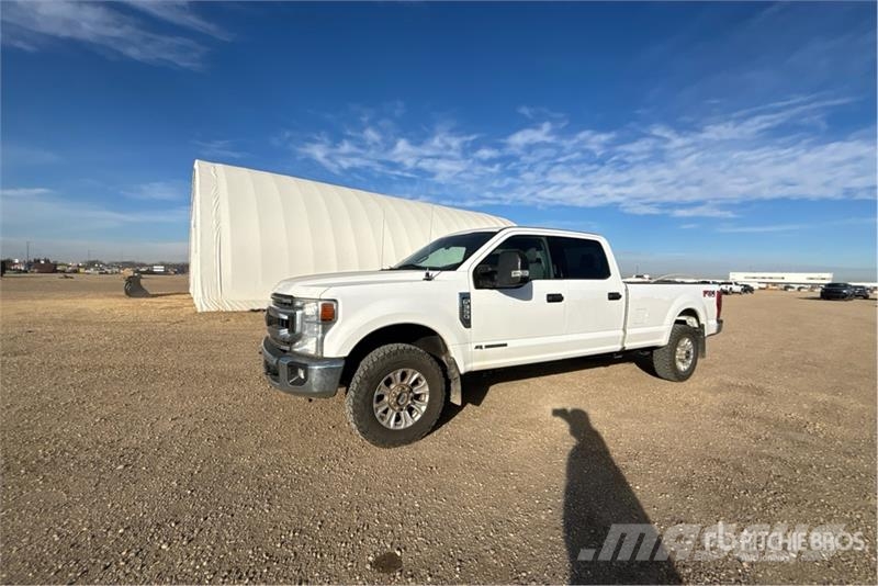 Ford F-350 XLT 4x4 Crew Cab Pickup Ostalo