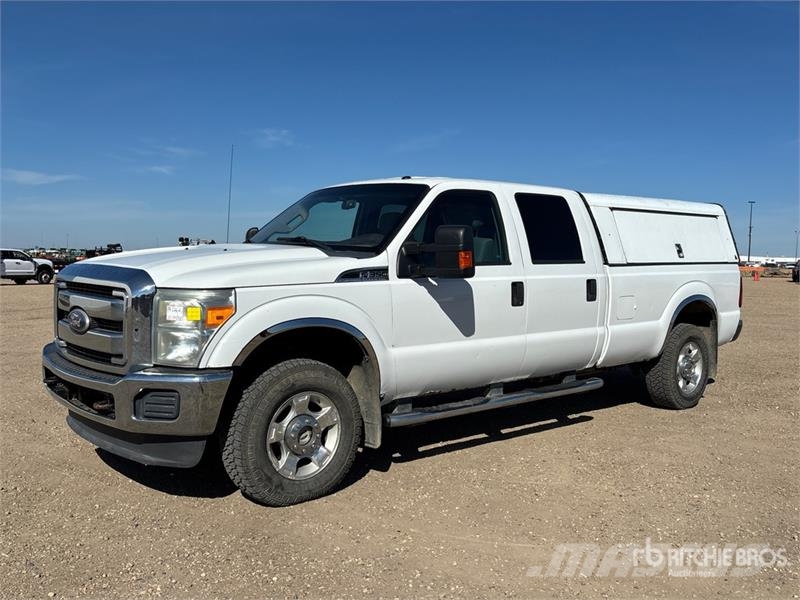 Ford F-350 XLT 4x4 Crew Cab Pickup Kita