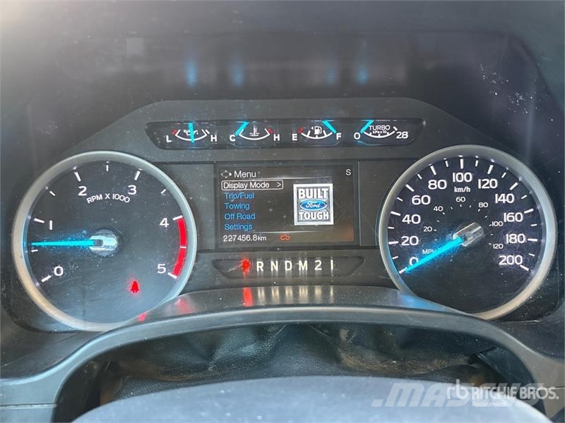 Ford F-350 XLT 4x4 Crew Cab Pickup Ostalo