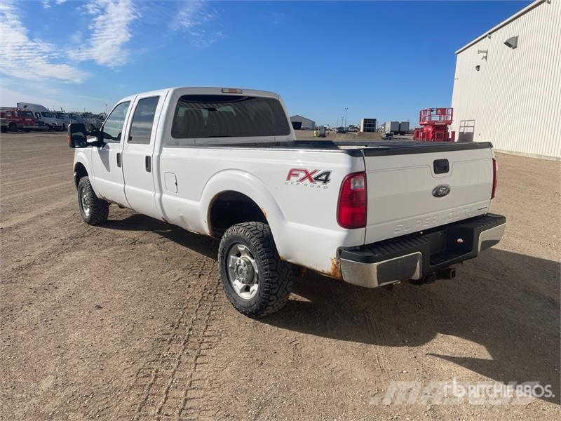 Ford F-350 XLT 4x4 Crew Cab SD Crew Cab 4WD Pickup Otras furgonetas