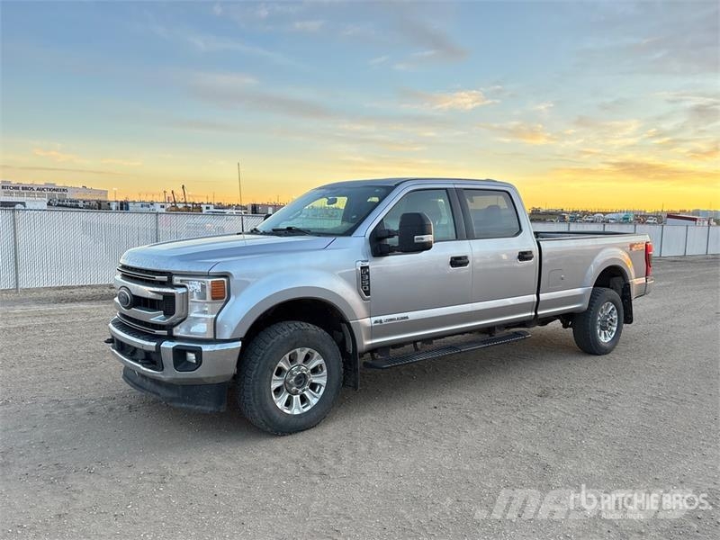 Ford F-350 XLT 4x4 Crew Cab Pickup Ostalo