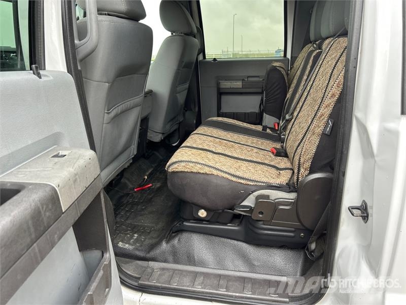 Ford F-350 XLT 4x4 Crew Cab Pickup Ostalo