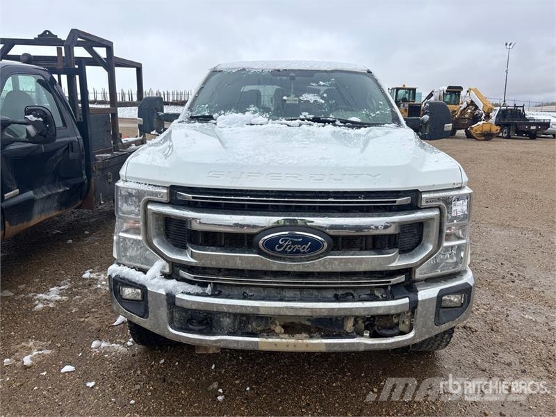 Ford F-350 XLT 4x4 Crew Cab Pickup (Inoperable) Muu