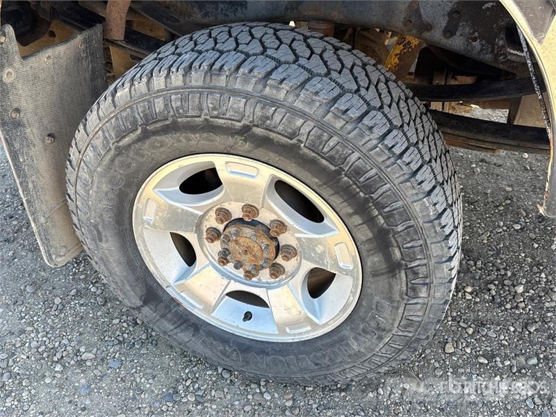 Ford F-350 XLT 4x4 Crew Cab Pickup Kita
