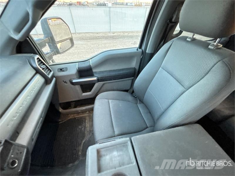 Ford F-350 XLT 4x4 Crew Cab Pickup Ostalo
