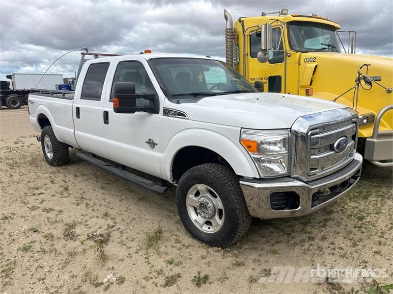 Ford F-350 XLT 4x4 Crew Cab Pickup (Inoperable) Ostalo