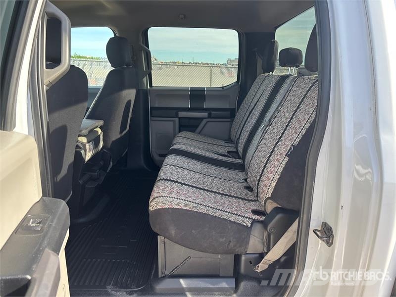 Ford F-350 XLT 4x4 Crew Cab Pickup Anders