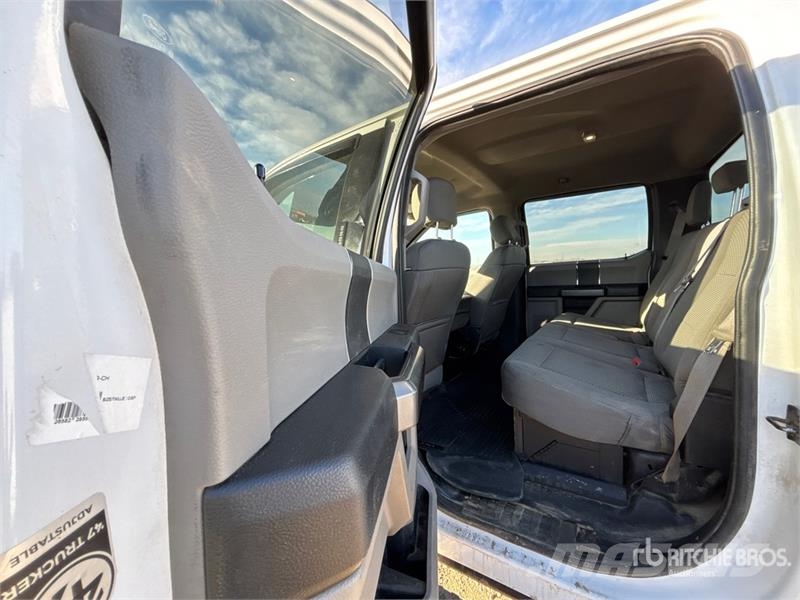 Ford F-350 XLT 4x4 Crew Cab Pickup Ostalo