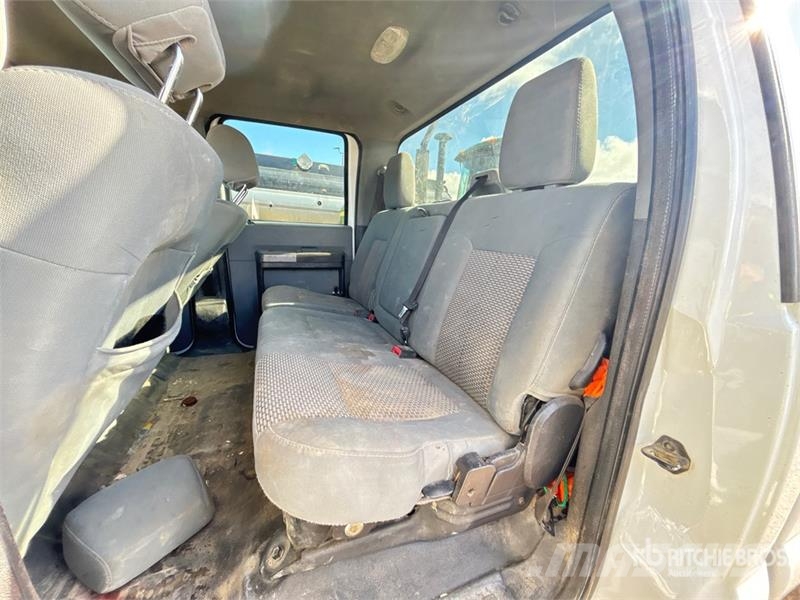 Ford F-350 XLT 4x4 Crew Cab Pickup Drugi