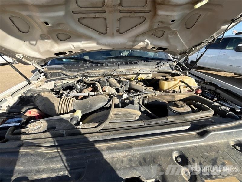 Ford F-350 XLT 4x4 Crew Cab Pickup Ostalo