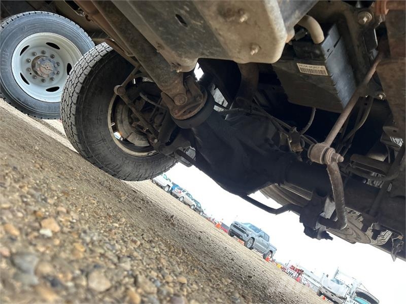Ford F-350 XLT 4x4 Crew Cab Pickup Egyéb