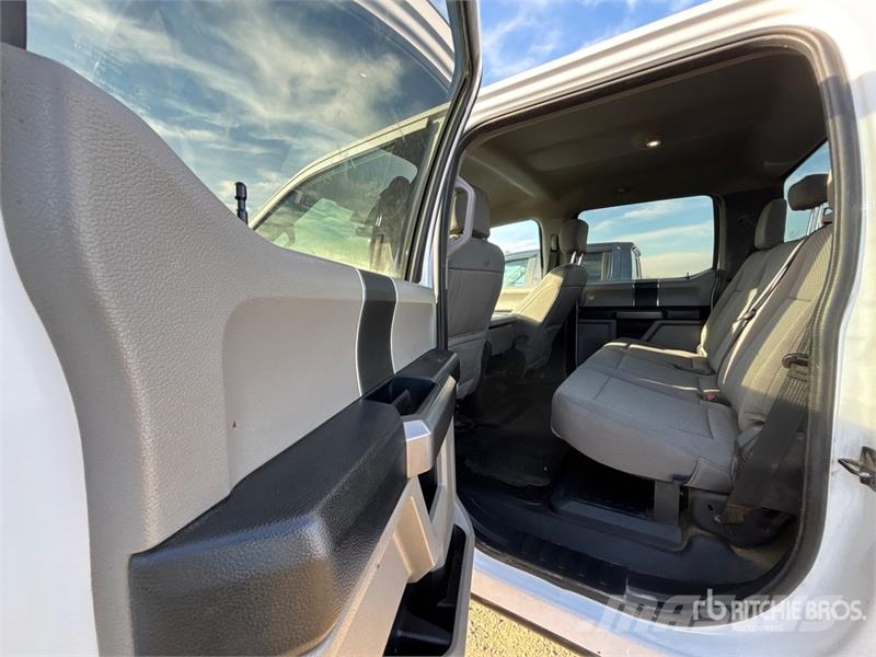 Ford F-350 XLT 4x4 Crew Cab Pickup Ostalo