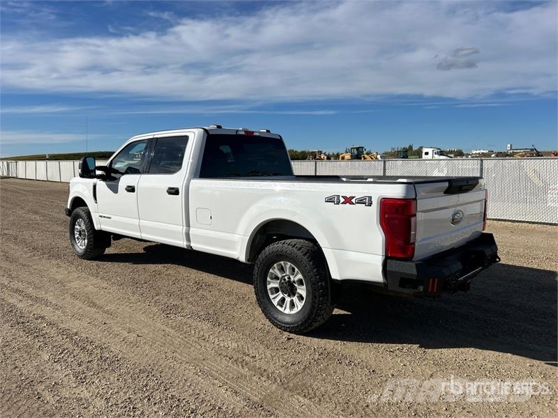 Ford F-350 XLT 4x4 Crew Cab Pickup Drugi