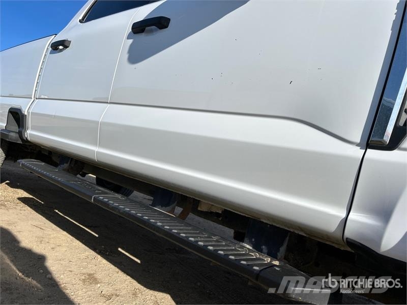 Ford F-350 XLT 4x4 Crew Cab Pickup أخرى