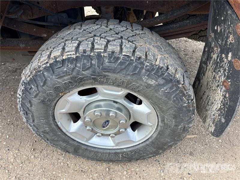 Ford F-350 XLT 4x4 Crew Cab Pickup 其他