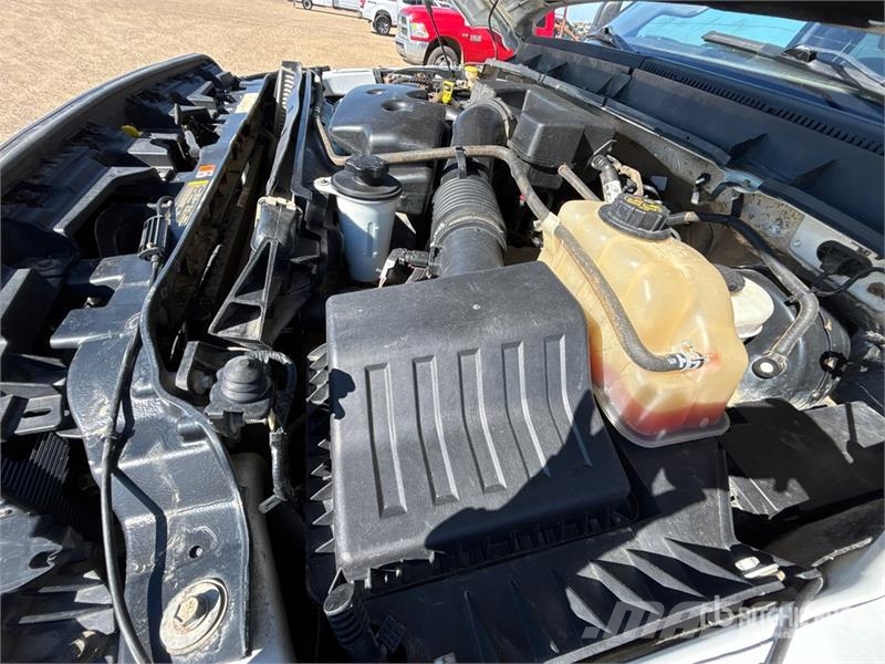 Ford F-350 XLT 4x4 Crew Cab Pickup Kita