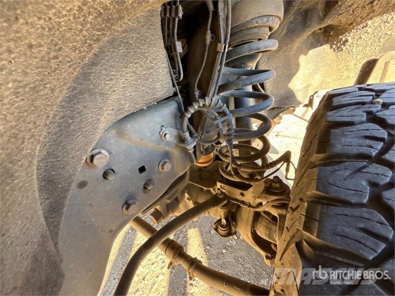 Ford F-350 XLT 4x4 Crew Cab Pickup Ostalo