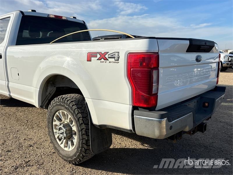 Ford F-350 XLT 4x4 Crew Cab Pickup Ostalo