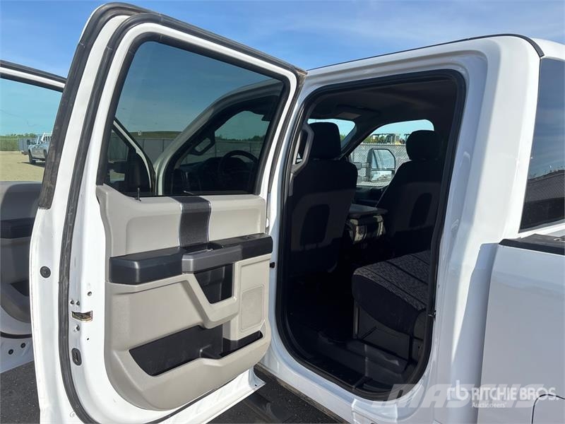 Ford F-350 XLT 4x4 Crew Cab Pickup Anders