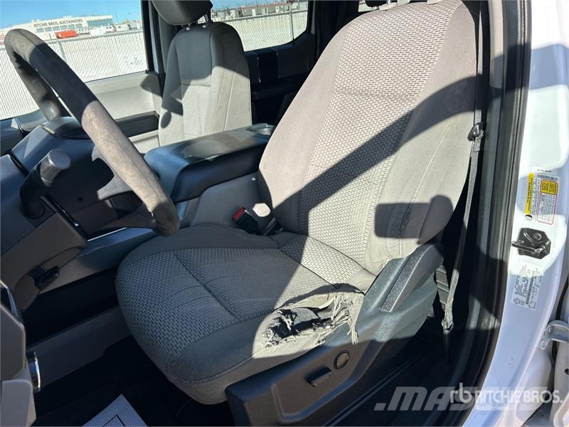 Ford F-350 XLT 4x4 Crew Cab Pickup Drugi