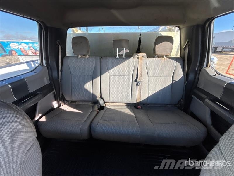 Ford F-350 XLT 4x4 Crew Cab Utility Truck Пікапи / Бічне розвантаження