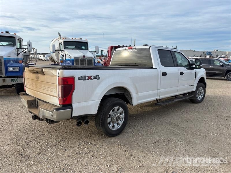 Ford F-350 XLT 4x4 Crew Cab Pickup (Inoperable) Övriga bilar