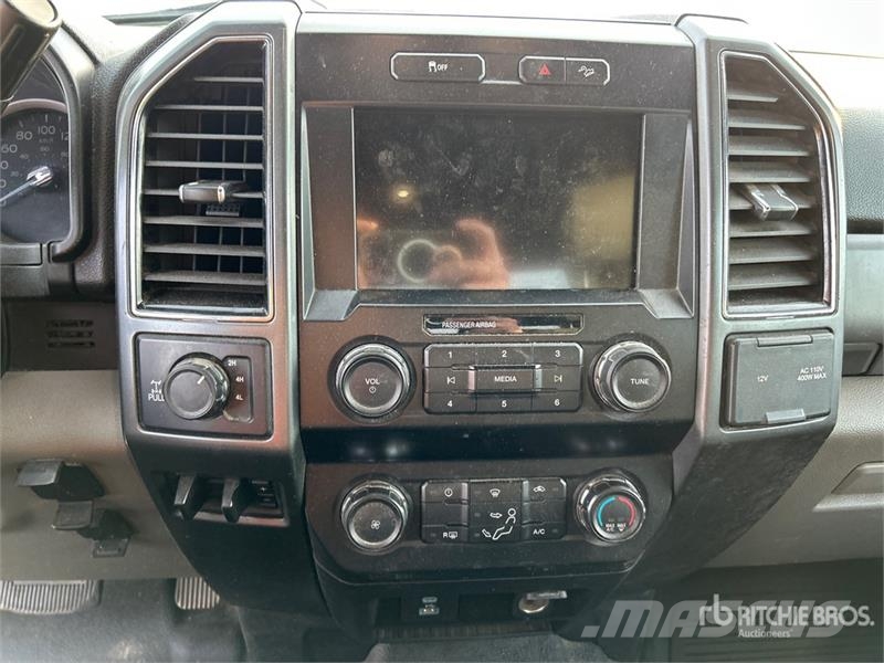 Ford F-350 XLT 4x4 Crew Cab Pickup أخرى