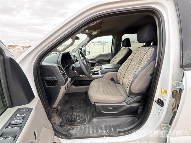 Ford F-350 XLT 4x4 Crew Cab Pickup أخرى