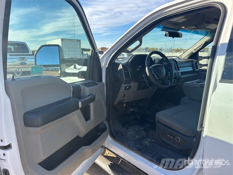 Ford F-350 XLT 4x4 Crew Cab Pickup Autre fourgon / utilitaire