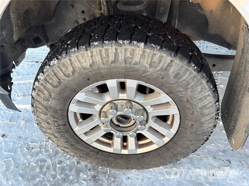 Ford F-350 XLT 4x4 Crew Cab Pickup Muu