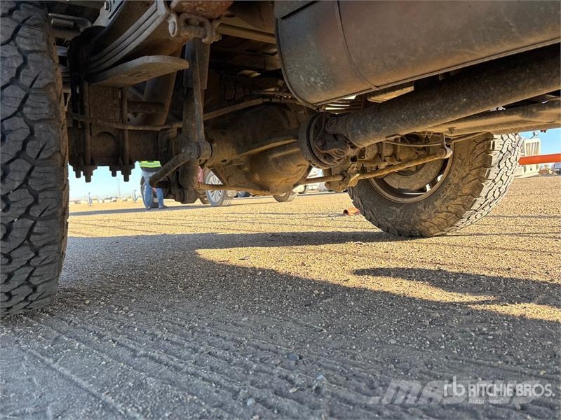 Ford F-350 XLT 4x4 Crew Cab Pickup Ostalo