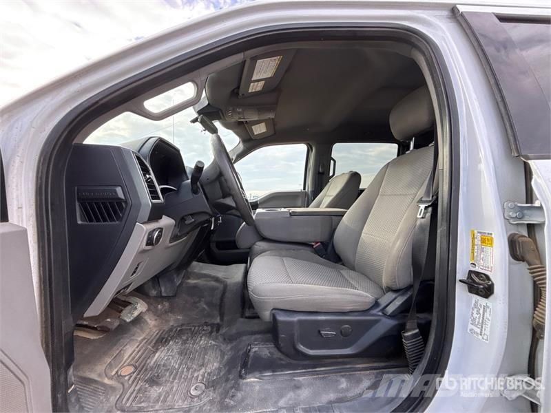 Ford F-350 XLT 4x4 Crew Cab Pickup Ostalo