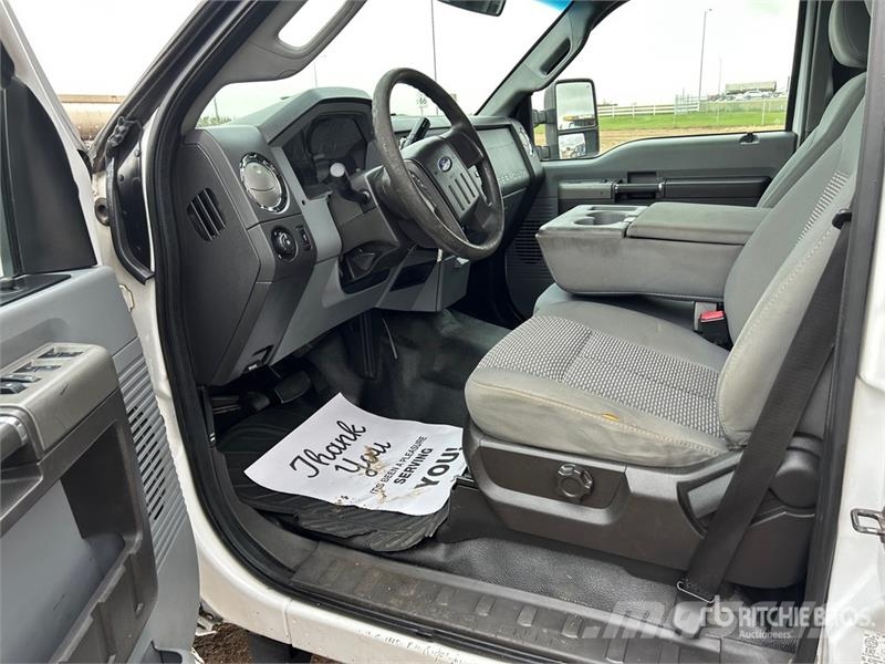 Ford F-350 XLT 4x4 Crew Cab Pickup Ostalo