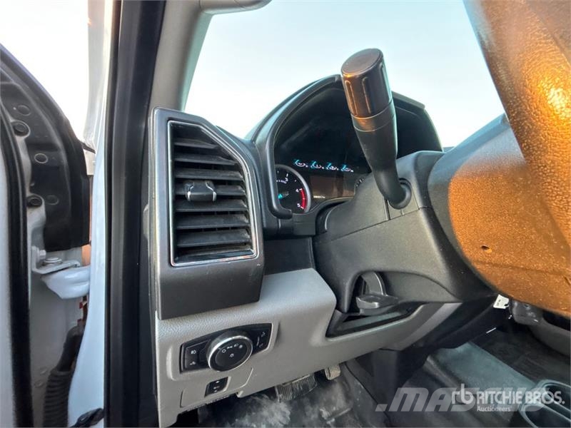 Ford F-350 XLT 4x4 Crew Cab Pickup Muu