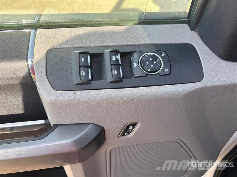 Ford F-350 XLT 4x4 Crew Cab Pickup Anders