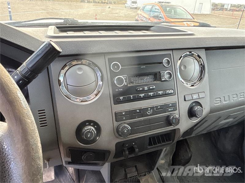 Ford F-350 XLT 4x4 Crew Cab Pickup 其他