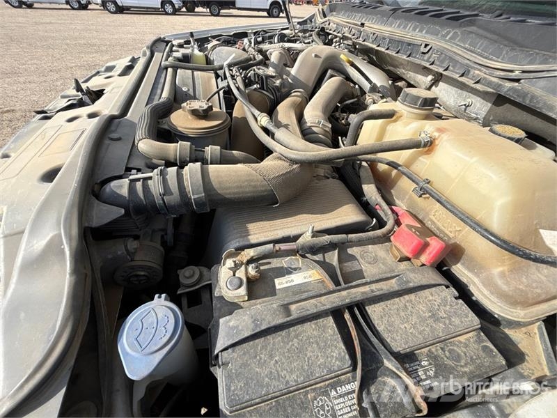Ford F-350 XLT 4x4 Crew Cab Pickup Ostalo