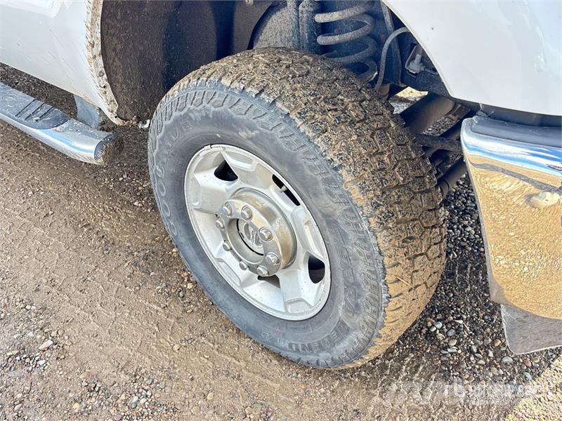 Ford F-350 XLT 4x4 Crew Cab Pickup Drugi