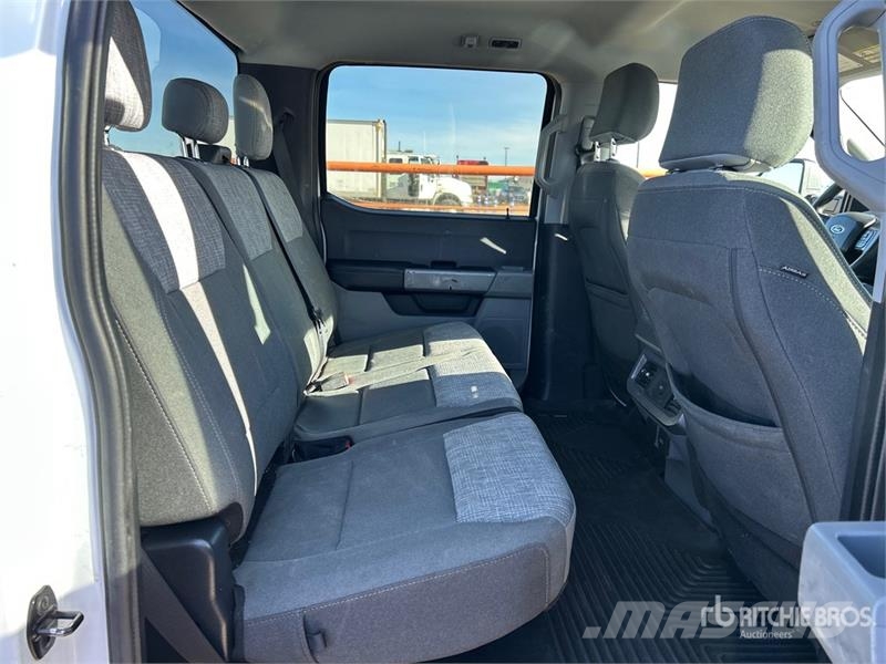 Ford F-350 XLT 4x4 Crew Cab Pickup أخرى