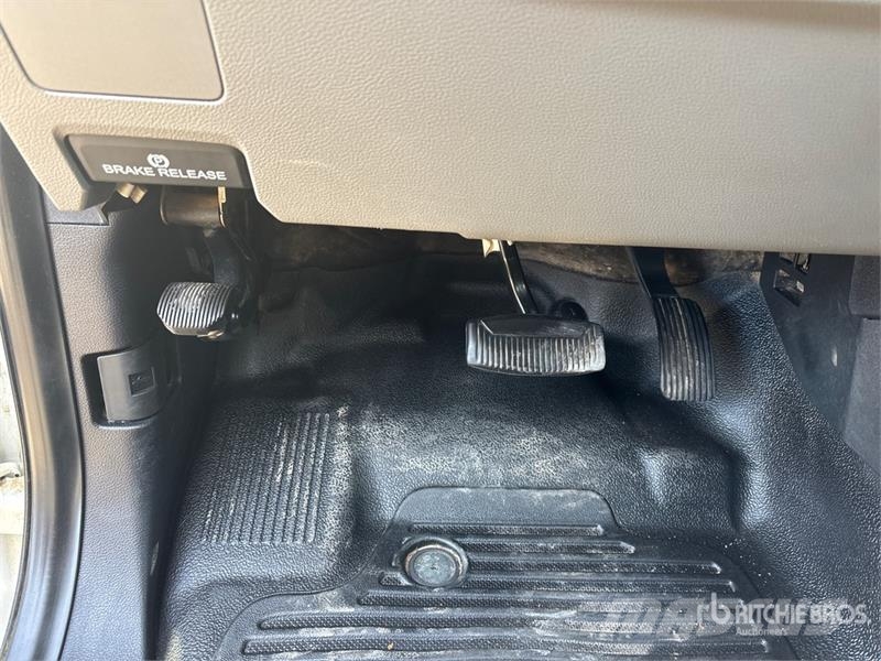 Ford F-350 XLT 4x4 Crew Cab Pickup Anders
