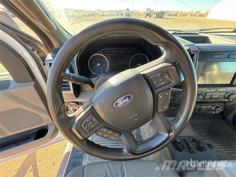 Ford F-350 XLT 4x4 Crew Cab Pickup Ostalo