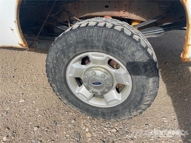 Ford F-350 XLT 4x4 Crew Cab SD Crew Cab 4WD Pickup Otras furgonetas