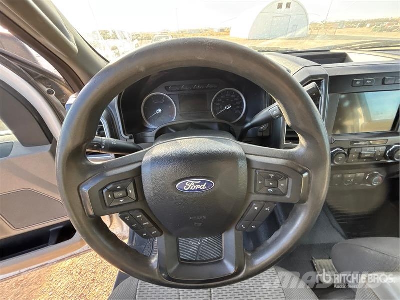 Ford F-350 XLT 4x4 Crew Cab Pickup Ostalo